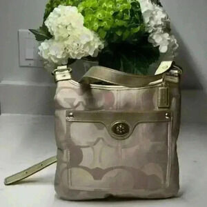 👜👛 NWOT Coach Penelope Optic Metallic Gold Signature F18478 Cream and Tan